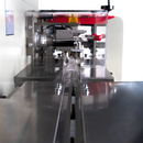 Envolvedora automática horizontal con alimentación invertida de película