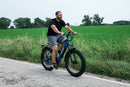Bicicleta eléctrica con neumáticos gruesos
