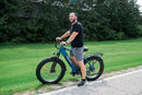 Bicicleta eléctrica con neumáticos gruesos