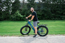 Bicicleta eléctrica con neumáticos gruesos