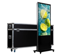 Paquete especial: Kiosco interactivo táctil vertical LEDscopic 4K de 55" y Flight case LEDscopic para kiosco interactivo táctil vertical de 55"